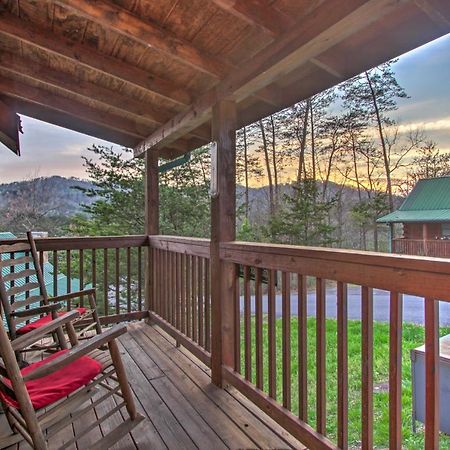 Pigeon Forge Cabin With Hot Tub And Mountain Views! Екстер'єр фото