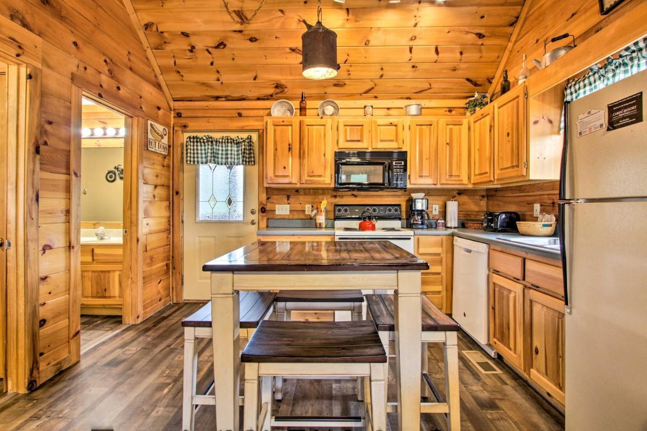 Pigeon Forge Cabin With Hot Tub And Mountain Views! Екстер'єр фото