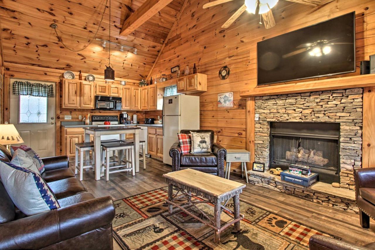 Pigeon Forge Cabin With Hot Tub And Mountain Views! Екстер'єр фото