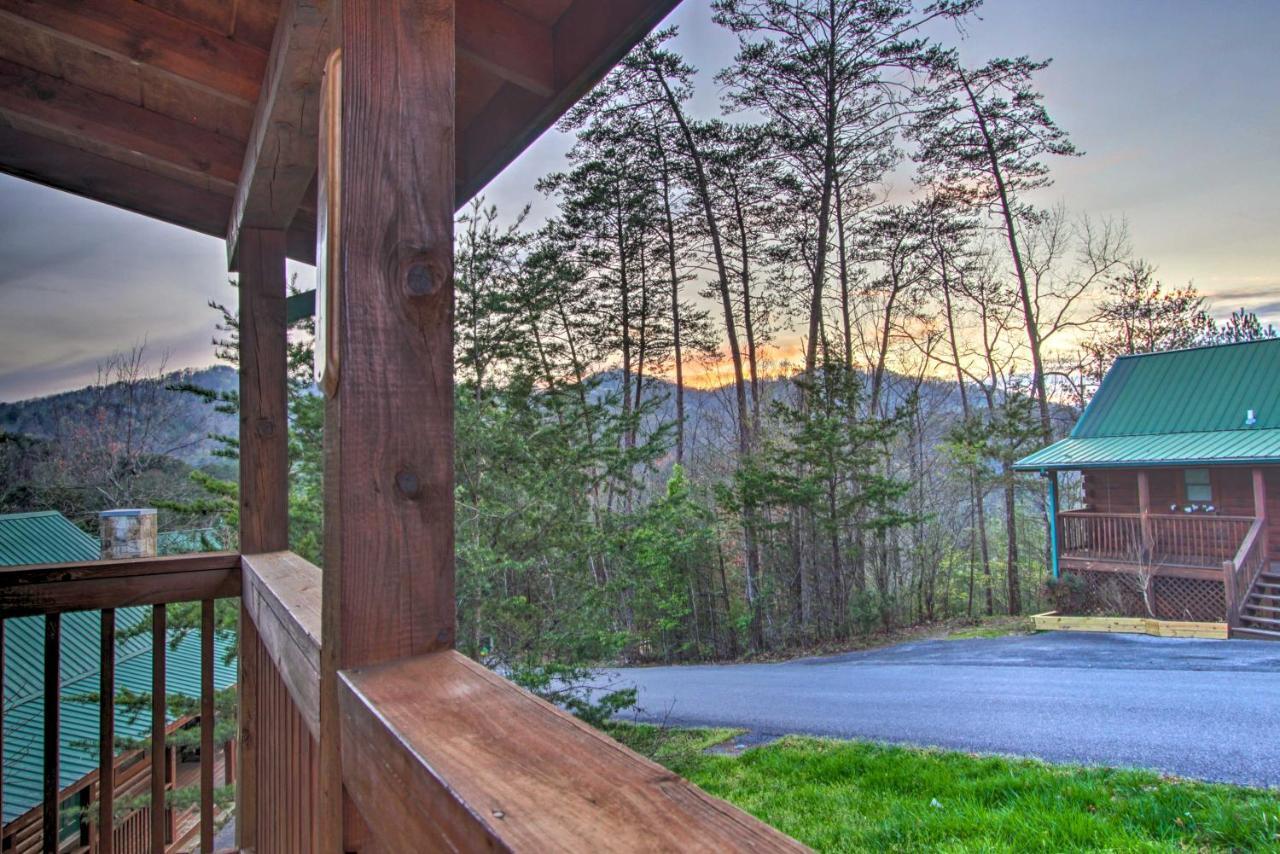 Pigeon Forge Cabin With Hot Tub And Mountain Views! Екстер'єр фото