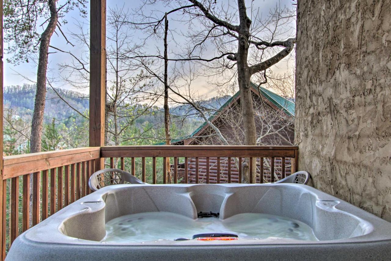 Pigeon Forge Cabin With Hot Tub And Mountain Views! Екстер'єр фото