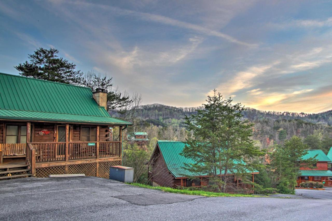 Pigeon Forge Cabin With Hot Tub And Mountain Views! Екстер'єр фото