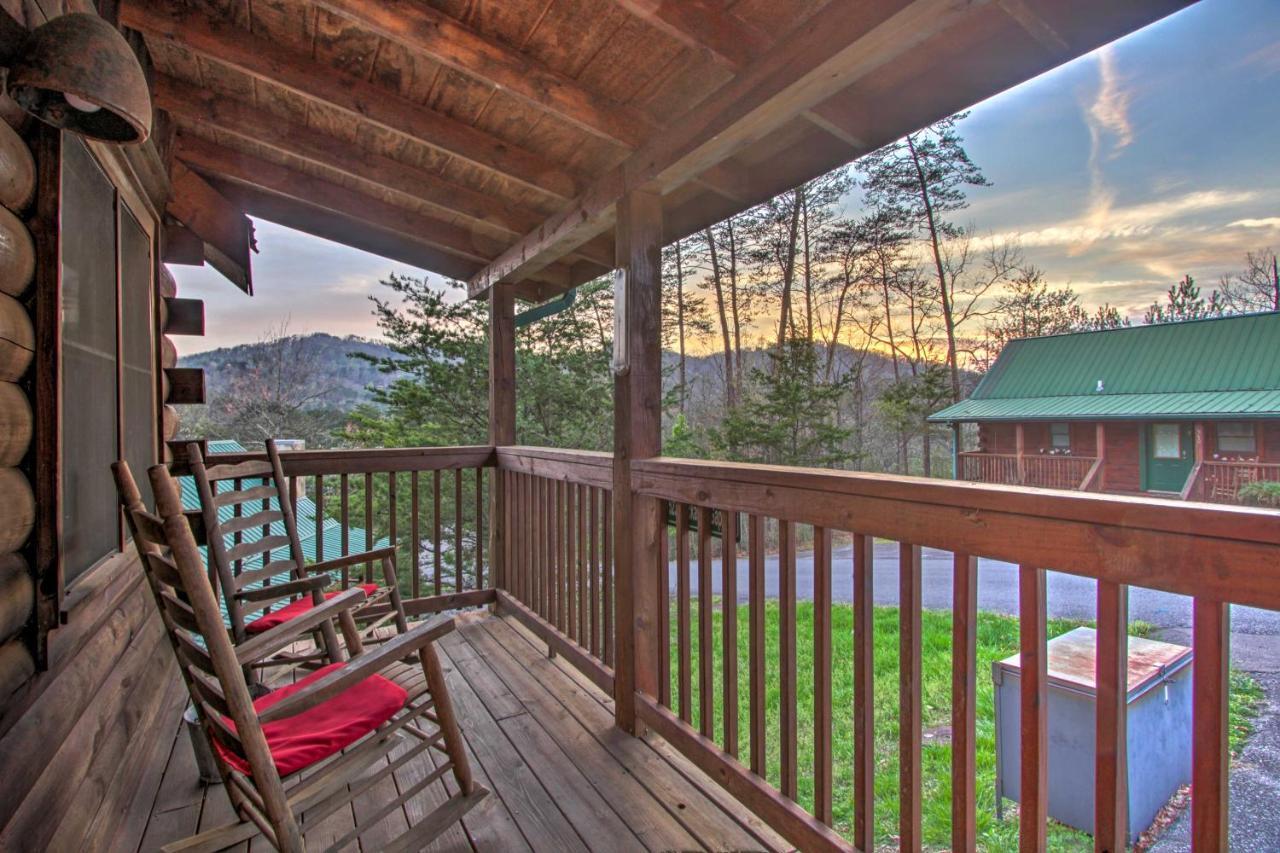 Pigeon Forge Cabin With Hot Tub And Mountain Views! Екстер'єр фото